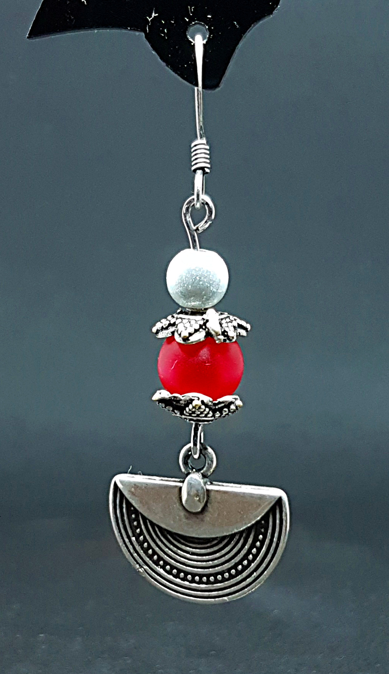 Ethnique, rouge et argent