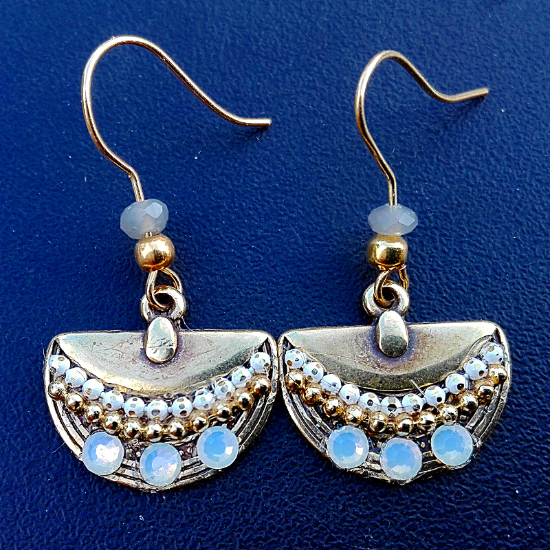 Petites boucles d'oreilles ethniques dorées